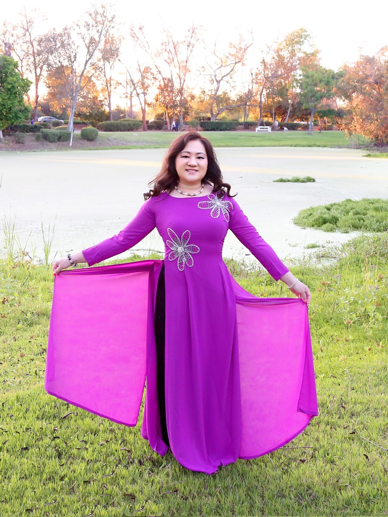 4 L: Ao Dai lua 4 ta.