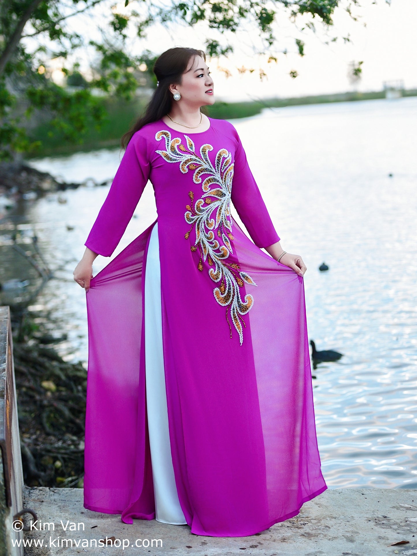 4LD-2: Ao Dai 4 ta, lua dinh.