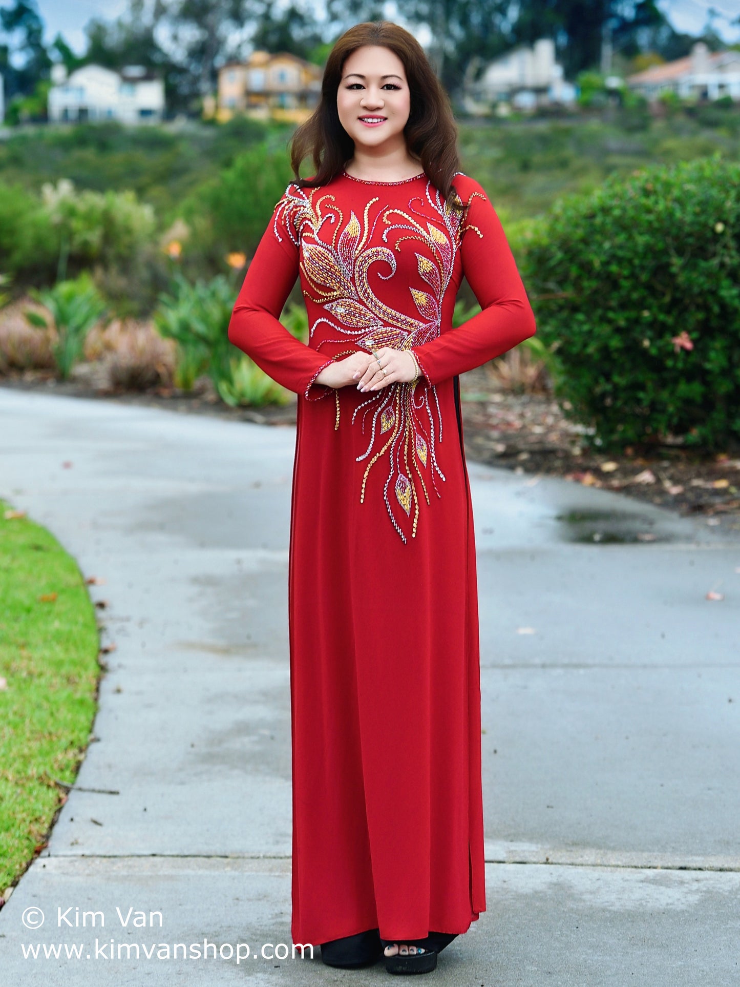 4LD-1: Ao Dai lua dinh, 4 ta